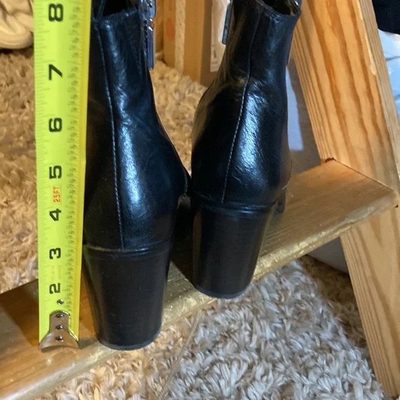 Kenneth Cole black leather ankle boot, Size 7 - Picture 6 of 11